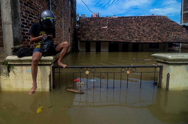 წყალდიდობამ ინდონეზიაში 60 000 ადამიანი დააზარალა