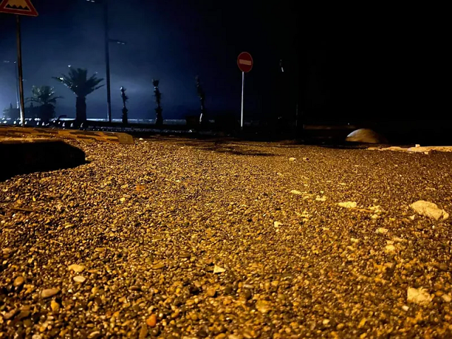 ქობულეთში შტორმის შედეგად სანაპირო ზოლზე ინფრასტრუქტურა დაზიანდა