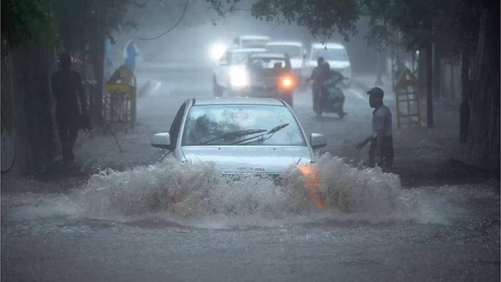 დელისა და ჰიმაჩალ პრადეშში სტიქია მძვინვარებს - სულ ცოტა 15 ადამიანი ემსხვერპლა კოკისპირულ წვიმებს, რაც ინდოეთის ჩრდილოეთ შტატებს დაატყდა თავს