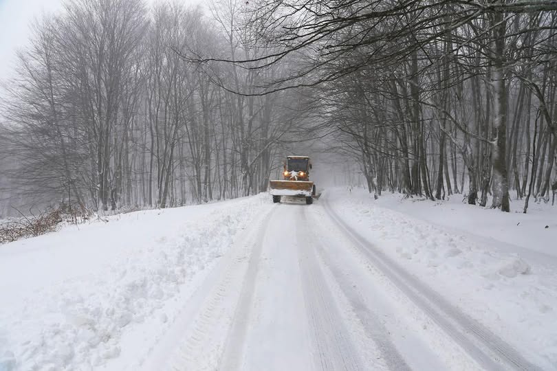 ლიპყინული გზებზე - გაიგეთ საავტომობილო გზებზე შეზღუდვების შესახებ